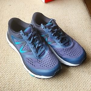 Barely Worn. Women's 8.5 WIDE D 840 V4.